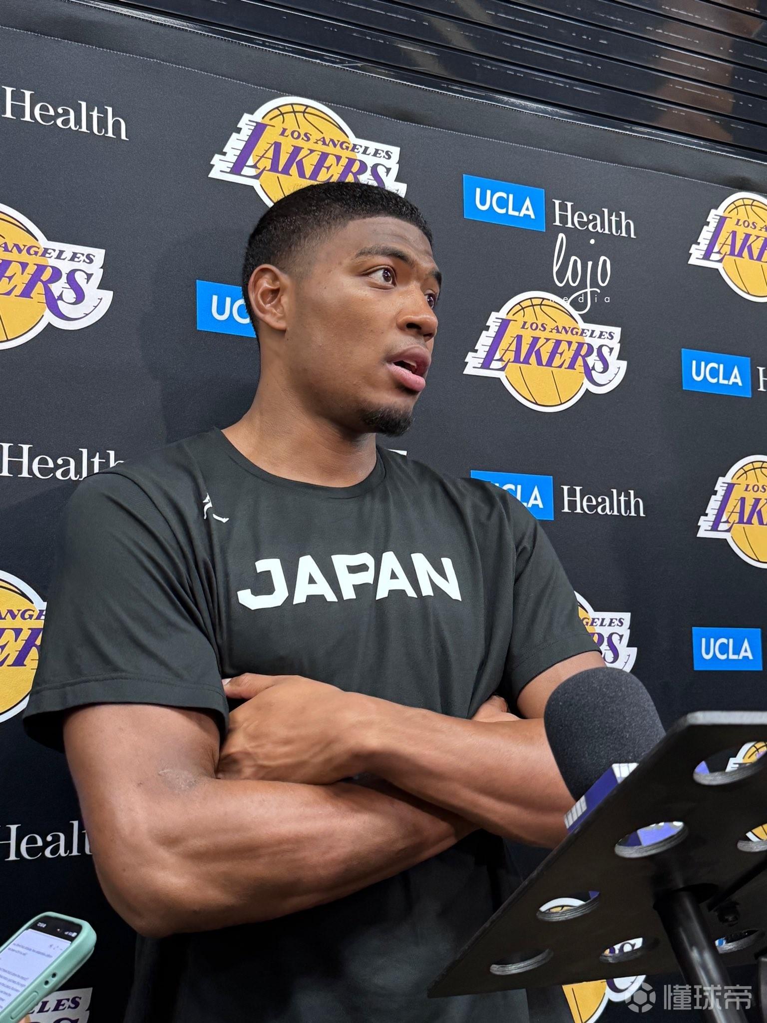 要回归国家队了？八村垒身着日本队短袖现身湖人训练场