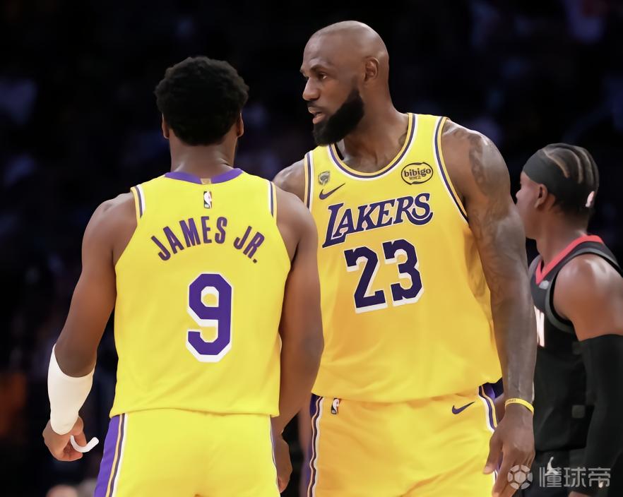 詹姆斯：我妈能看到她儿子和孙子并肩打季后赛，这也太疯狂了