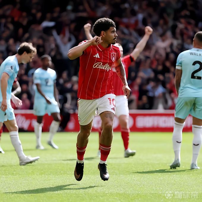 连入三球，吉布斯-怀特职业生涯首次上演帽子戏法