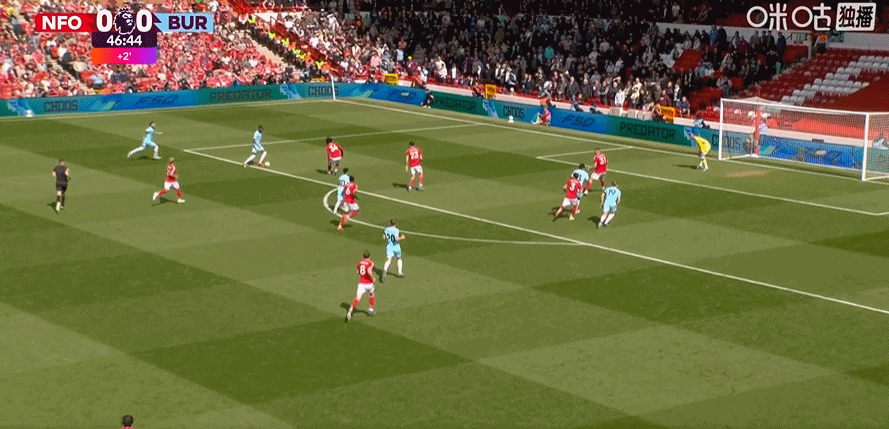 半场战报：诺丁汉森林0-1伯恩利，弗莱明破门，普劳斯任意球造险